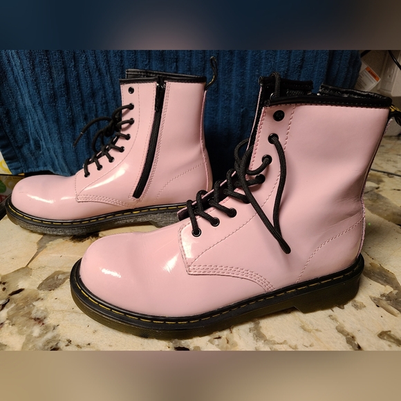 Pale Pink Patent Leather Dr. Martens Delaney 1003 Boots, Size 6. - Picture 2 of 5